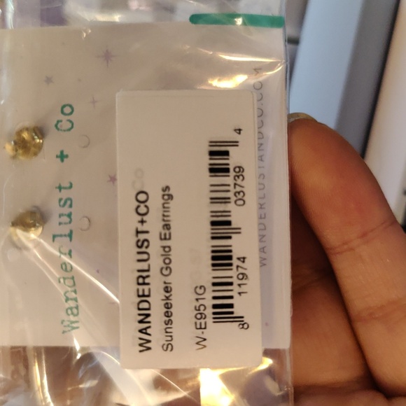 Wanderlust & Co. Sunseeker Gold earrings - Picture 8 of 8